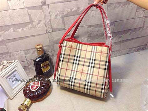 紅色 burberry 包